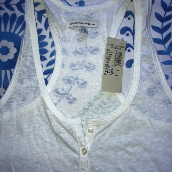 White tank top - Picture 2 of 3